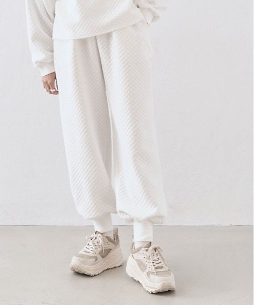 kirakiraShop(キラキラショップ)の「キルティング スウェット ジョガーパンツ(スウェットパンツ・レディース・チャコール/オフホワイト/杢グレー/ブラック・M/L)」の2枚目の写真