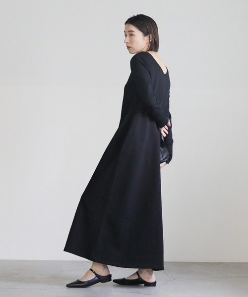 select MOCA(セレクトモカ)の「バックUネックカットロングワンピース(ワンピース・レディース・グレー/ライトベージュ/ブラック・SMALL/MEDIUM)」の21枚目の写真