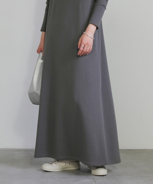 select MOCA(セレクトモカ)の「バックUネックカットロングワンピース(ワンピース・レディース・グレー/ライトベージュ/ブラック・SMALL/MEDIUM)」の6枚目の写真