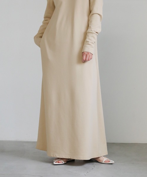 select MOCA(セレクトモカ)の「バックUネックカットロングワンピース(ワンピース・レディース・グレー/ライトベージュ/ブラック・SMALL/MEDIUM)」の13枚目の写真
