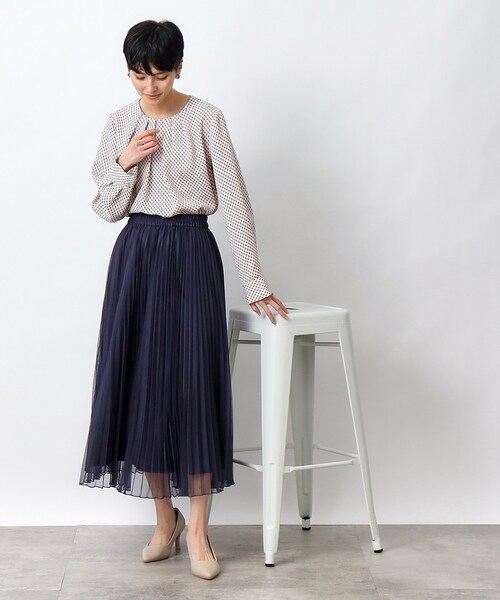 OPAQUE.CLIP（オペークドットクリップ）の「◆フロントタックジョーゼットブラウス／幾何プリントアソート【洗濯機洗い可】（シャツ/ブラウス・レディース・ホワイト系3/ホワイト/オフホワイト/ネイビー系・36/40/38/42）」の12枚目の写真