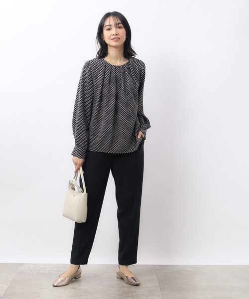 OPAQUE.CLIP（オペークドットクリップ）の「◆フロントタックジョーゼットブラウス／幾何プリントアソート【洗濯機洗い可】（シャツ/ブラウス・レディース・ホワイト系3/ホワイト/オフホワイト/ネイビー系・36/40/38/42）」の14枚目の写真