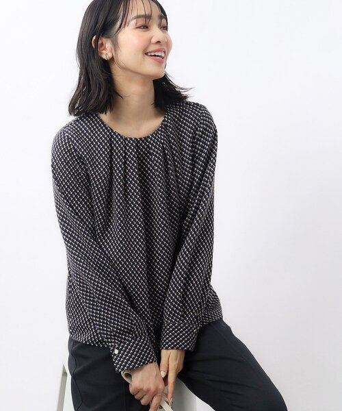 OPAQUE.CLIP（オペークドットクリップ）の「◆フロントタックジョーゼットブラウス／幾何プリントアソート【洗濯機洗い可】（シャツ/ブラウス・レディース・ホワイト系3/ホワイト/オフホワイト/ネイビー系・36/40/38/42）」の16枚目の写真