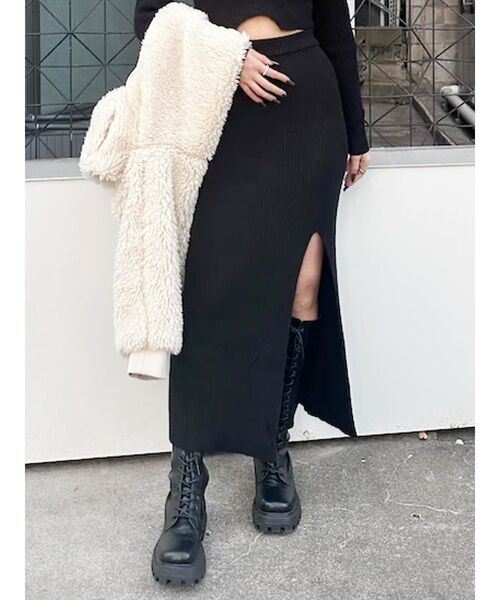 EVRIS（エヴリス）の「スリットロングニットスカート【セットアップ着用可能】（スカート・レディース・ブルー/ブラック・FREE）」の2枚目の写真