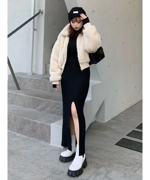 EVRIS（エヴリス）の「スリットロングニットスカート【セットアップ着用可能】（スカート・レディース・ブルー/ブラック・FREE）」の3枚目の写真