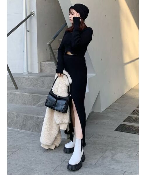 EVRIS（エヴリス）の「スリットロングニットスカート【セットアップ着用可能】（スカート・レディース・ブルー/ブラック・FREE）」の4枚目の写真