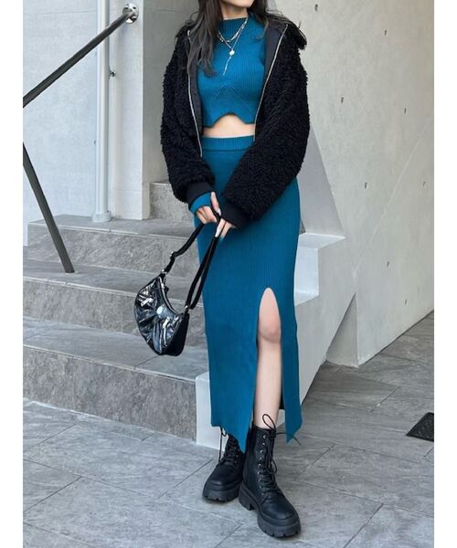 EVRIS（エヴリス）の「スリットロングニットスカート【セットアップ着用可能】（スカート・レディース・ブルー/ブラック・FREE）」の5枚目の写真