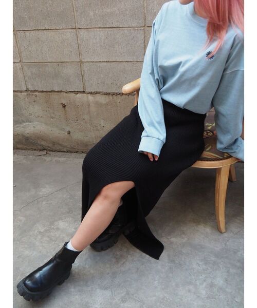 EVRIS（エヴリス）の「スリットロングニットスカート【セットアップ着用可能】（スカート・レディース・ブルー/ブラック・FREE）」の14枚目の写真