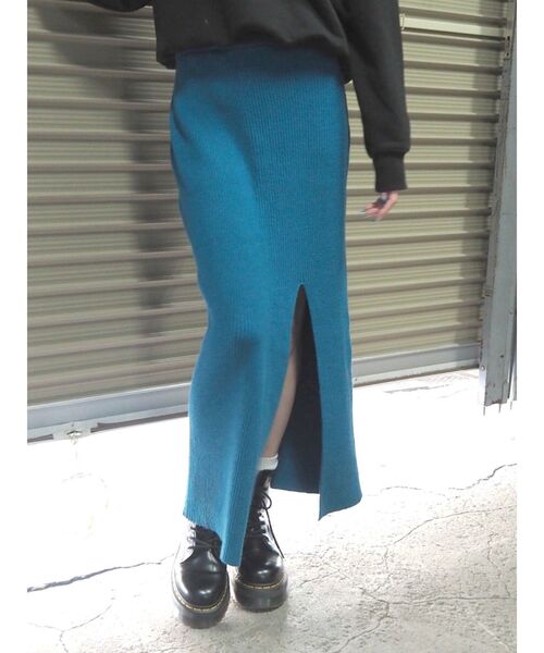 EVRIS（エヴリス）の「スリットロングニットスカート【セットアップ着用可能】（スカート・レディース・ブルー/ブラック・FREE）」の22枚目の写真