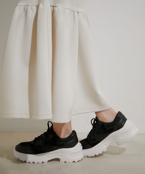 Juze(ジュゼ)の「ライトソール厚底スニーカー(スニーカー・レディース・シルバー/ブラック・L/M/S)」の5枚目の写真