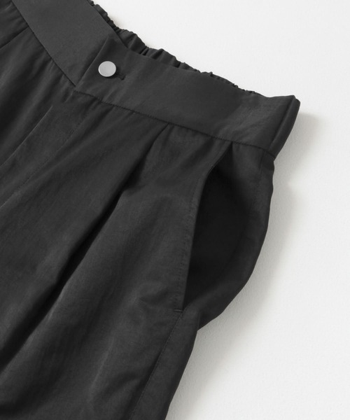 URBAN RESEARCH ROSSO WOMEN（アーバンリサーチ　ロッソ）の「撥水UVカット2wayドロストパンツ（その他パンツ・レディース・ブラック/ベージュ・FREE）」の4枚目の写真