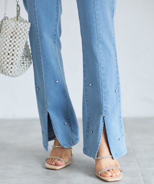 tocco closet(トッコ クローゼット)の「【ZOZO限定】ビジューデニムパンツ(デニムパンツ・レディース・サックスブルー/ブラック/ブルー・M)」の5枚目の写真