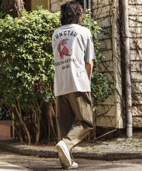CAMBIO(カンビオ)の「mt8951- ビッグシルエットプリントTシャツ(Vietjan)(Tシャツ/カットソー・メンズ・グレー/ホワイト/ピンク・S/M/L/XL)」の18枚目の写真