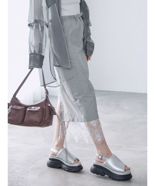 MURUA（ムルーア）の「ヘムレースナイロンスカート（スカート・レディース・ブラック/グレー/カーキ・FREE）」の3枚目の写真