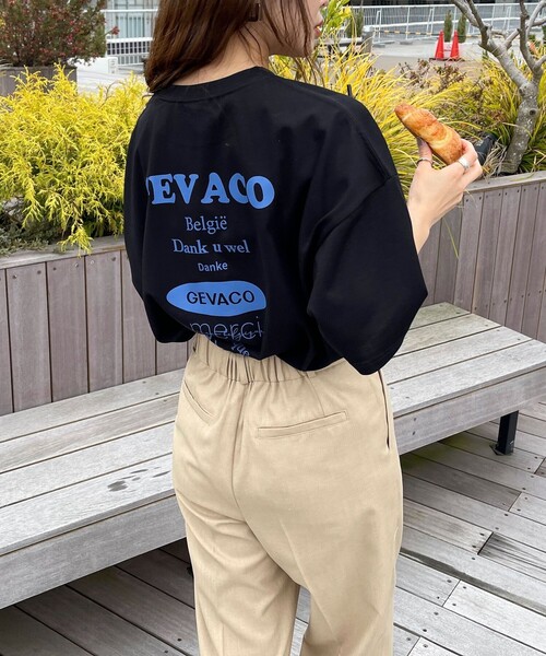 fredy emue(フレディエミュ)の「【GEVACO/ゲバコ】バックプリントオーバーサイズTシャツ(Tシャツ/カットソー・レディース・ブラック/オフホワイト/ネイビー・38)」の2枚目の写真