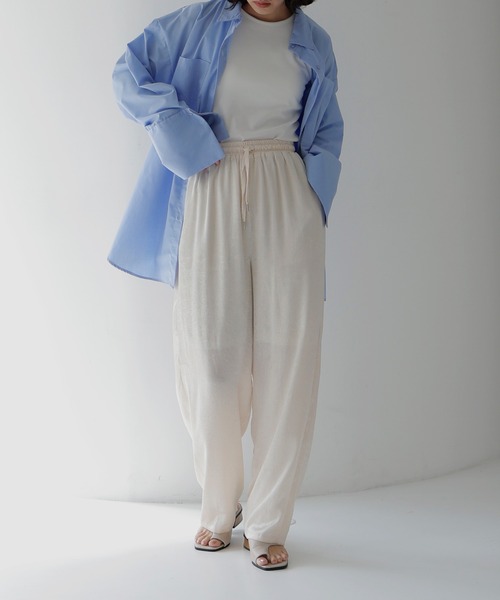 hellam(へラム)の「サテンストレートパンツ(スウェットパンツ・レディース・グレイッシュベージュ/ブラック/アイボリー/シルバー・FREE)」の13枚目の写真