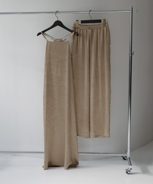 hellam(へラム)の「サテンストレートパンツ(スウェットパンツ・レディース・グレイッシュベージュ/ブラック/アイボリー/シルバー・FREE)」の20枚目の写真