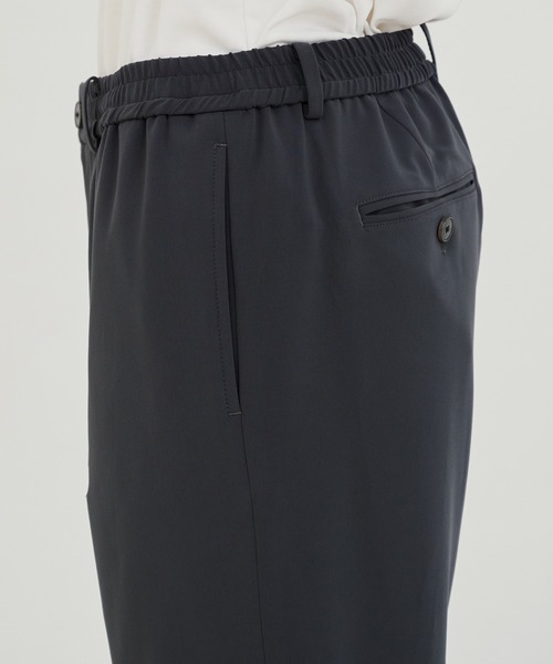 PUBLIC TOKYO（パブリックトウキョウ）の「〈セットアップ対応〉サマーオルタネイトロパンツ（スラックス・メンズ・グレー系その他/ダークグレー・1/2）」の11枚目の写真