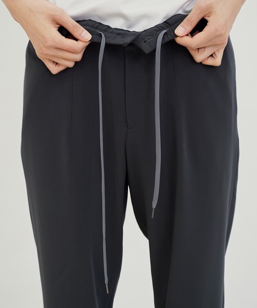 PUBLIC TOKYO（パブリックトウキョウ）の「〈セットアップ対応〉サマーオルタネイトロパンツ（スラックス・メンズ・グレー系その他/ダークグレー・1/2）」の13枚目の写真