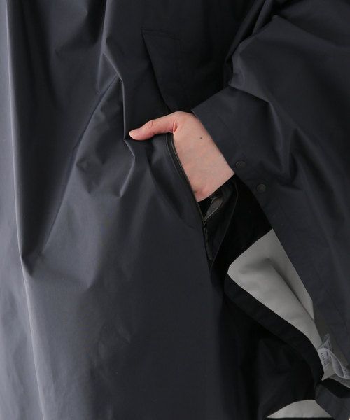 THE NORTH FACE（ザノースフェイス）の「THE NORTH FACE Access Poncho NP12332：ポンチョ（ポンチョ・レディース・ブラック・LARGE）」の11枚目の写真