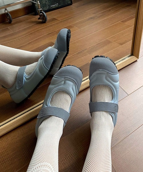 MEMECLE（メメクル）の「【 MEMECLE / メメクル 】ベルクロストラップ　メリージェンフラットスニーカー（スニーカー・レディース・ホワイト/キャメル/グレー/ライトブルー・40/38/36）」の7枚目の写真