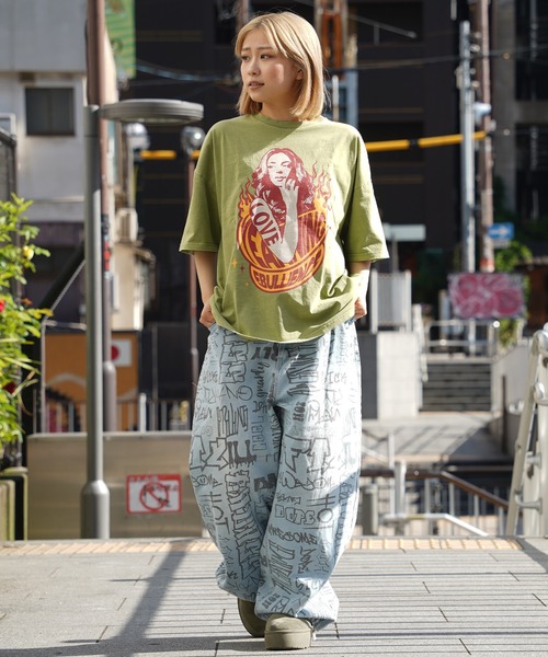 1111clothing(ワンフォークロージング)の「【unisex】ダメージ加工 ガールプリント ピグメントTシャツ / 綿100% イラスト Tシャツ メンズ レディース(Tシャツ/カットソー・メンズ・レッド/ブラック系1/カーキ/ブラック系2・M/L)」の19枚目の写真