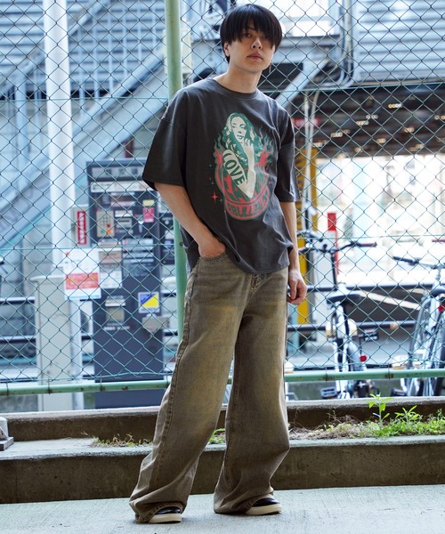 1111clothing(ワンフォークロージング)の「【unisex】ダメージ加工 ガールプリント ピグメントTシャツ / 綿100% イラスト Tシャツ メンズ レディース(Tシャツ/カットソー・メンズ・レッド/ブラック系1/カーキ/ブラック系2・M/L)」の14枚目の写真