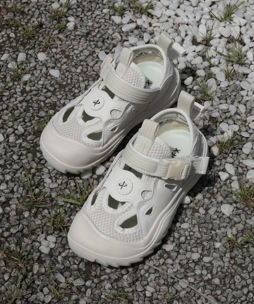 shoes365（シューズスリーシックスファイヴ）の「【shoes365】子供用通気性スニーカー（スニーカー・キッズ・オフホワイト/ブラック・16.0cm/16.5cm/17.5cm/18.0cm/18.5cm/28/29/30/26/27）」の5枚目の写真