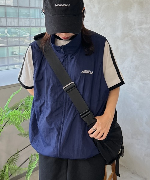 kutir(クティール)の「【2サイズ展開】刺繍ロゴナイロンベスト(ベスト・レディース・ブラック/カーキ/チャコールグレー/ベージュ/ネイビー・MEDIUM/LARGE)」の5枚目の写真