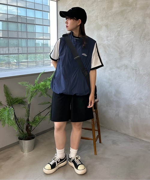 kutir(クティール)の「【2サイズ展開】刺繍ロゴナイロンベスト(ベスト・レディース・ブラック/カーキ/チャコールグレー/ベージュ/ネイビー・MEDIUM/LARGE)」の19枚目の写真