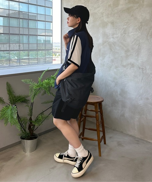 kutir(クティール)の「【2サイズ展開】刺繍ロゴナイロンベスト(ベスト・レディース・ブラック/カーキ/チャコールグレー/ベージュ/ネイビー・MEDIUM/LARGE)」の20枚目の写真