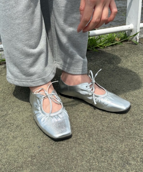 Birthday room(バースデイルーム)の「リボンバレエシューズ / ribbon ballet shoes(パンプス・レディース・シルバー/ブラック・SMALL/MEDIUM/LARGE)」の8枚目の写真