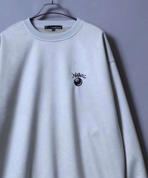 ANPAS(アンパス)の「Faux Suede Ghost Embroidery Sweatshirt/ゴースト ワンポイント刺繍 フェイクスエード トレーナー スウェット(スウェット・メンズ・ブルー/ライトグレー/チャコール/グリーン系その他/ホワイト系その他/グレー系その他/ホワイト系その他2/グレー系その他2/ブルー系その他/アイボリー・L/M)」の3枚目の写真