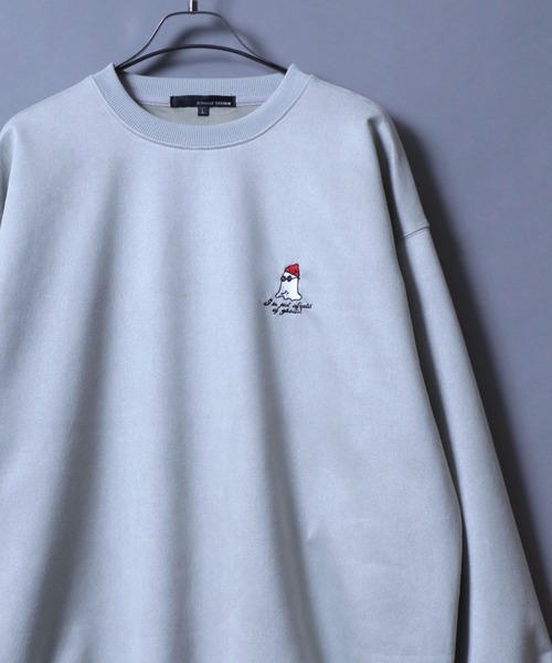 ANPAS(アンパス)の「Faux Suede Ghost Embroidery Sweatshirt/ゴースト ワンポイント刺繍 フェイクスエード トレーナー スウェット(スウェット・メンズ・ブルー/ライトグレー/チャコール/グリーン系その他/ホワイト系その他/グレー系その他/ホワイト系その他2/グレー系その他2/ブルー系その他/アイボリー・L/M)」の4枚目の写真