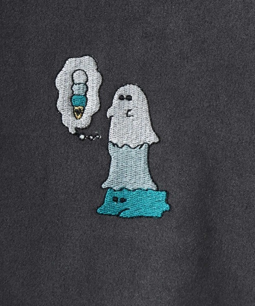ANPAS(アンパス)の「Faux Suede Ghost Embroidery Sweatshirt/ゴースト ワンポイント刺繍 フェイクスエード トレーナー スウェット(スウェット・メンズ・ブルー/ライトグレー/チャコール/グリーン系その他/ホワイト系その他/グレー系その他/ホワイト系その他2/グレー系その他2/ブルー系その他/アイボリー・L/M)」の14枚目の写真