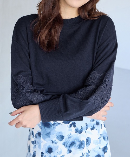 alotta(アロッタ)の「カシミヤタッチふんわり袖レースニット(ニット/セーター・レディース・ブラック/ラベンダー/ネイビー/ホワイト・3L/LL/L/M)」の3枚目の写真