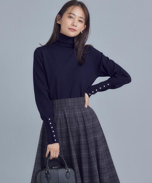 組曲(クミキョク)の「ELENA タートルネック ニット(ニット/セーター・レディース・ブラック系1/アイボリー系/ネイビー系/グレー系・2/3)」の4枚目の写真