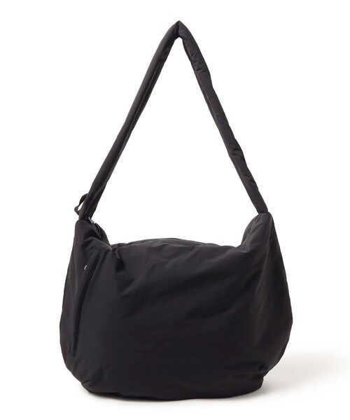 BEAMS HEART（ビームスハート）の「【ユニセックス】中綿 ショルダーバッグ（ノートPC収納）（ショルダーバッグ・メンズ・ブラック/チャコールグレー・ONE SIZE）」の17枚目の写真