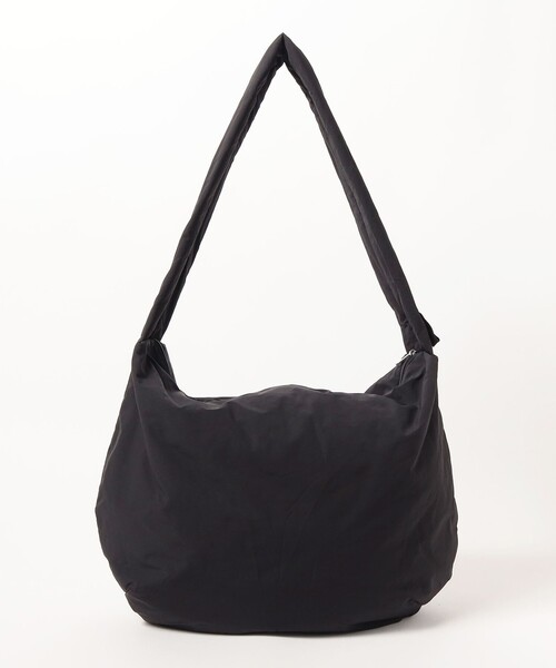 BEAMS HEART（ビームスハート）の「【ユニセックス】中綿 ショルダーバッグ（ノートPC収納）（ショルダーバッグ・メンズ・ブラック/チャコールグレー・ONE SIZE）」の18枚目の写真