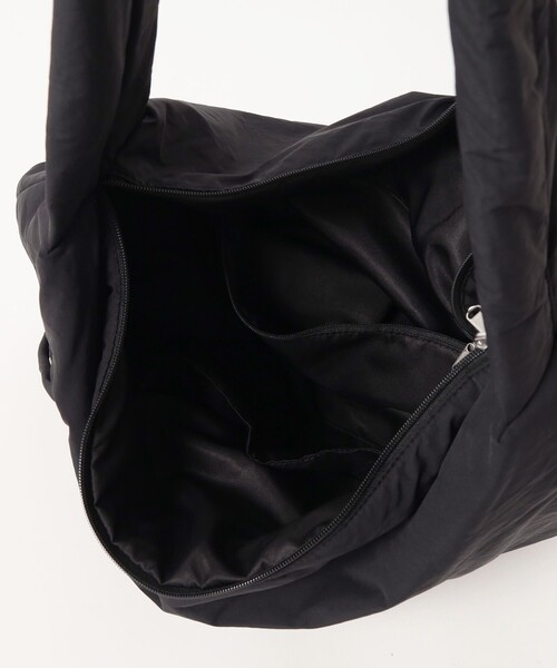 BEAMS HEART（ビームスハート）の「【ユニセックス】中綿 ショルダーバッグ（ノートPC収納）（ショルダーバッグ・メンズ・ブラック/チャコールグレー・ONE SIZE）」の19枚目の写真