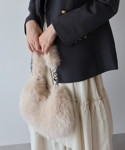 BLUEEAST（ブルーイースト）の「ハートチェーンファーバッグ（ショルダーバッグ・レディース・ブラック/ブラウン/ベージュ・FREE）」の5枚目の写真