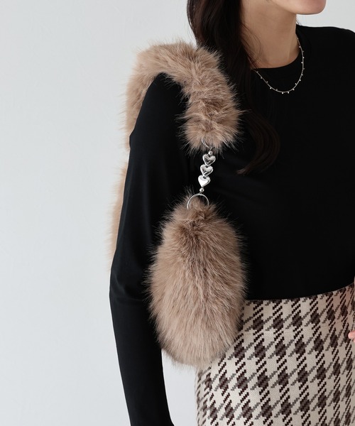 BLUEEAST（ブルーイースト）の「ハートチェーンファーバッグ（ショルダーバッグ・レディース・ブラック/ブラウン/ベージュ・FREE）」の6枚目の写真