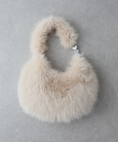 BLUEEAST（ブルーイースト）の「ハートチェーンファーバッグ（ショルダーバッグ・レディース・ブラック/ブラウン/ベージュ・FREE）」の10枚目の写真