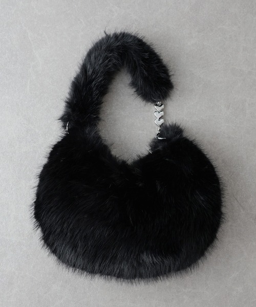 BLUEEAST（ブルーイースト）の「ハートチェーンファーバッグ（ショルダーバッグ・レディース・ブラック/ブラウン/ベージュ・FREE）」の12枚目の写真