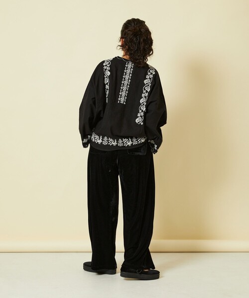 Freada（フリーダ）の「Freada/フリーダ モノトーン刺繍ブラウス