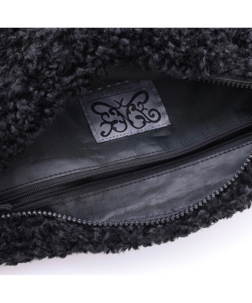 FANCY CLUB（ファンシークラブ）の「韓国ブランド NASTY FANCY CLUB ナスティーファンシークラブ FLUFFY SNAP BOSTON BAG スナップボストンバッグ 大容量バッグ ショルダーバッグ 肩掛けバッグ クロスバッグ 韓国ファッション 韓国ストリート ストリートファッション（ショルダーバッグ・レディース・ブラック・ONE SIZE）」の11枚目の写真