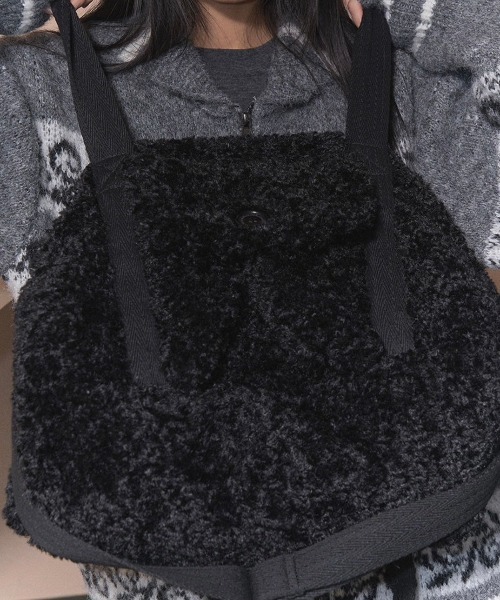 FANCY CLUB（ファンシークラブ）の「韓国ブランド NASTY FANCY CLUB ナスティーファンシークラブ FLUFFY SNAP BOSTON BAG スナップボストンバッグ 大容量バッグ ショルダーバッグ 肩掛けバッグ クロスバッグ 韓国ファッション 韓国ストリート ストリートファッション（ショルダーバッグ・レディース・ブラック・ONE SIZE）」の6枚目の写真