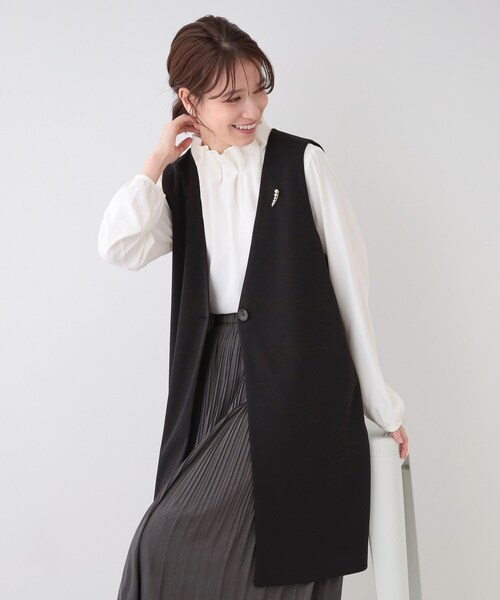SHOO・LA・RUE（シューラルー）の「【洗える/S-3L/セットアップ可】セレモニーや通勤にも カットジョーゼット ジレ（ベスト・レディース・ブラック/ネイビー/ナチュラル・04/03/02/01/05）」の2枚目の写真