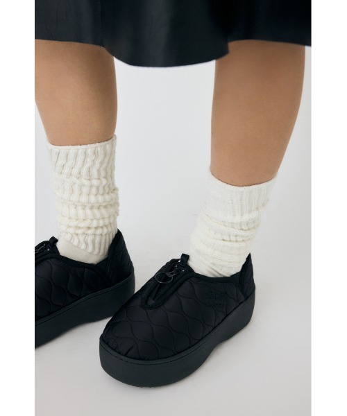 MOUSSY（マウジー）の「SUBU FRONT ZIP QUILTED スリッポン（スリッポン・レディース・ブラック・SMALL/MEDIUM）」の9枚目の写真