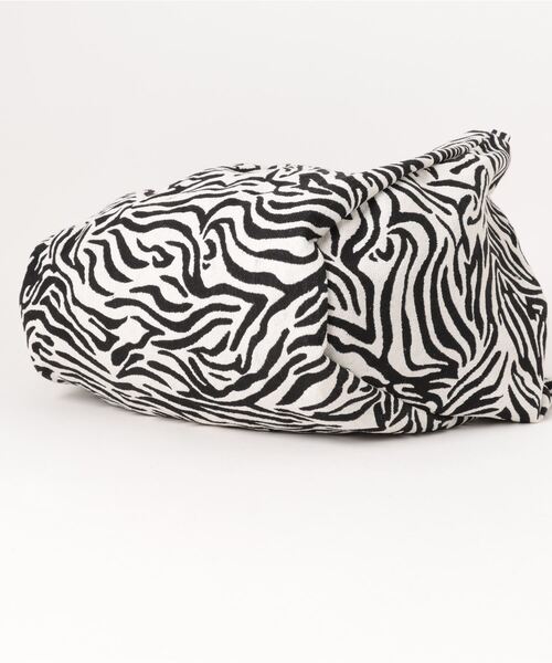 an meets zakka(アンミツザッカ)の「an meets zakka ビッグ2WAYバッグ(ショルダーバッグ・レディース・ホワイト/ベージュ/チェック/ゼブラ・ONESIZE)」の5枚目の写真